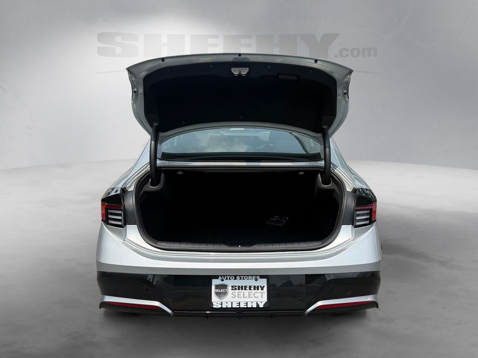 Used 2025 Silver Hyundai SEL image 22