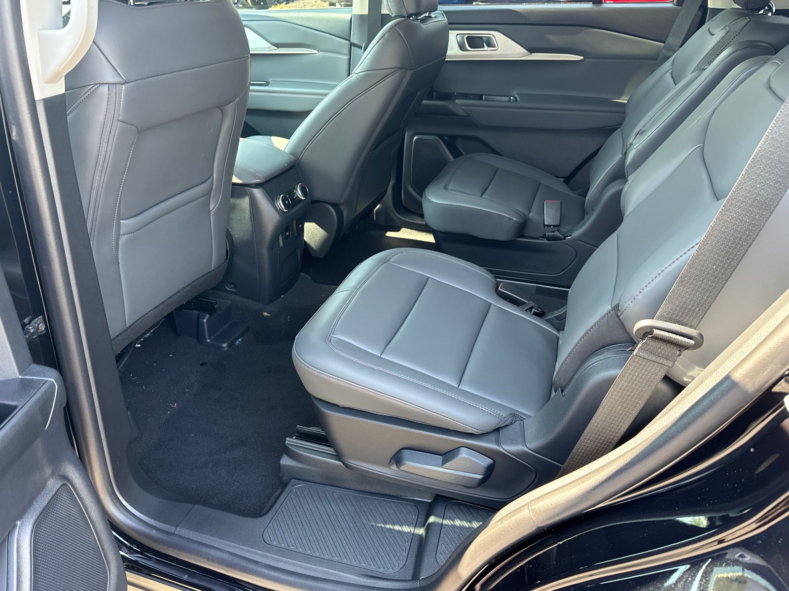2025 Ford Explorer photo 20