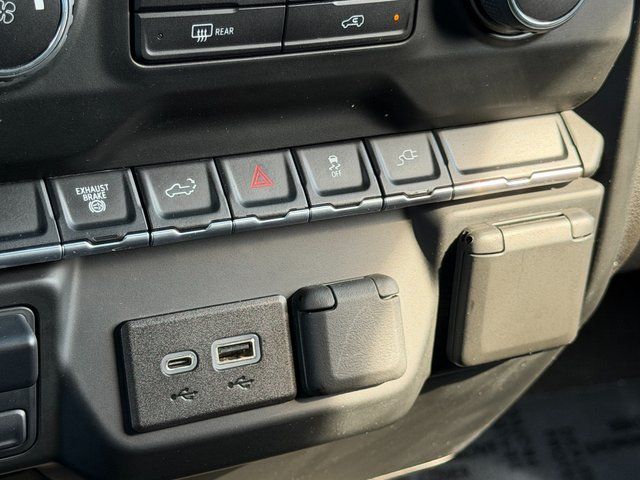 Used 2022 Summit White Chevrolet Custom image 36