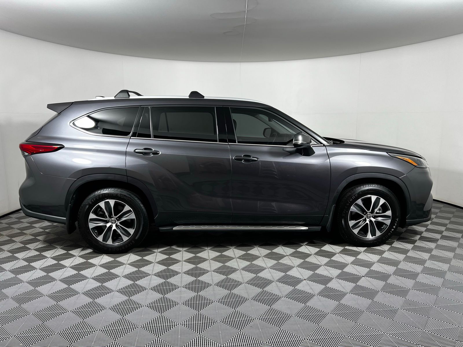 2022 Toyota Highlander XLE 4