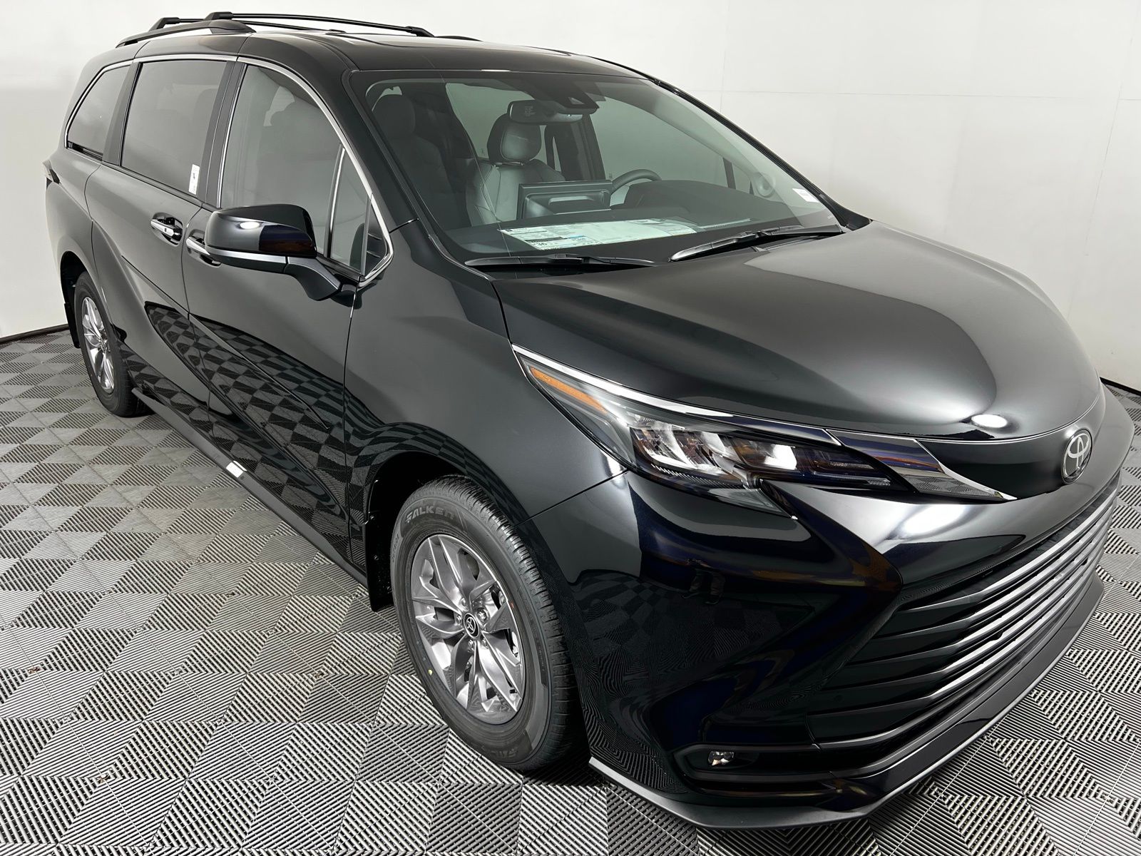 Thumbnail: 2026 Toyota Sienna - 3