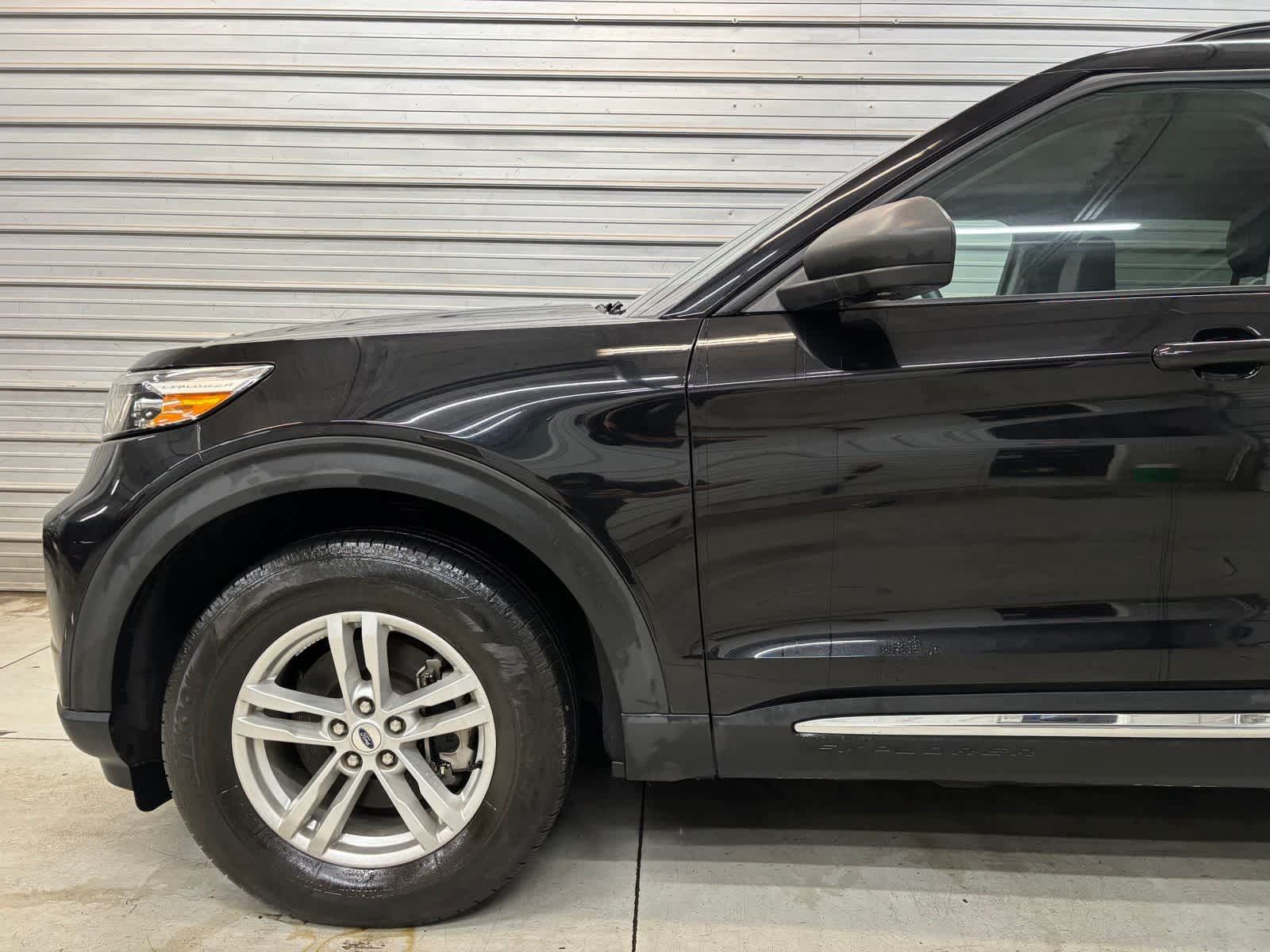 Photo 4 of 2023 Ford Explorer XLT
