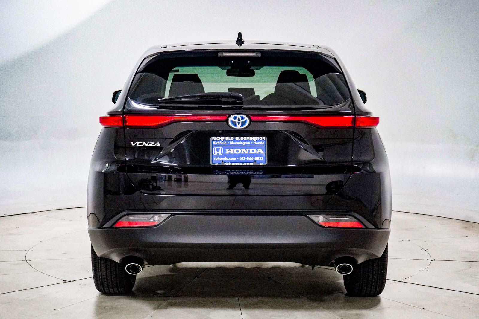 2023 Toyota Venza LE - Photo 7