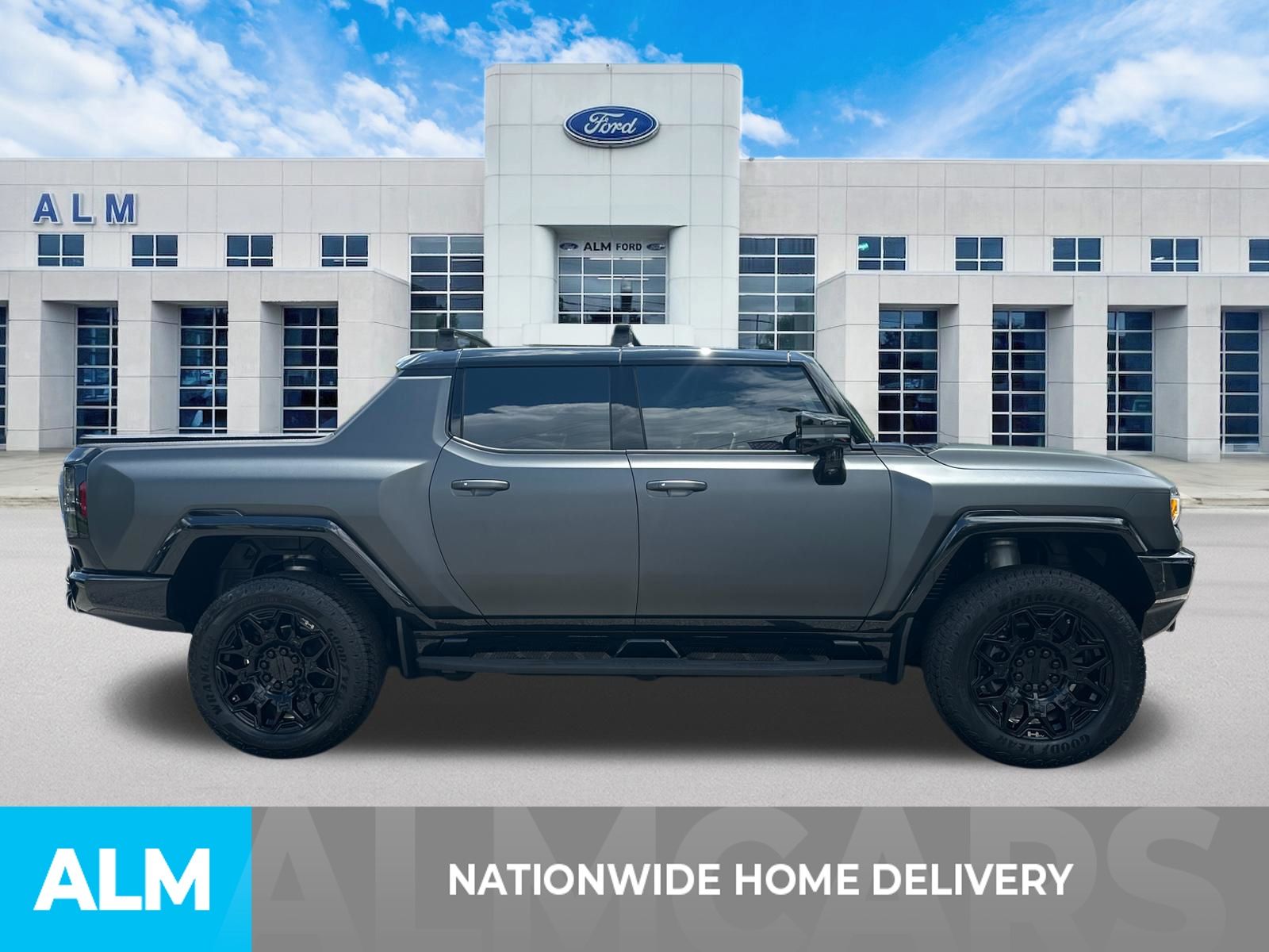 Used 2025 Black GMC 2X image 4
