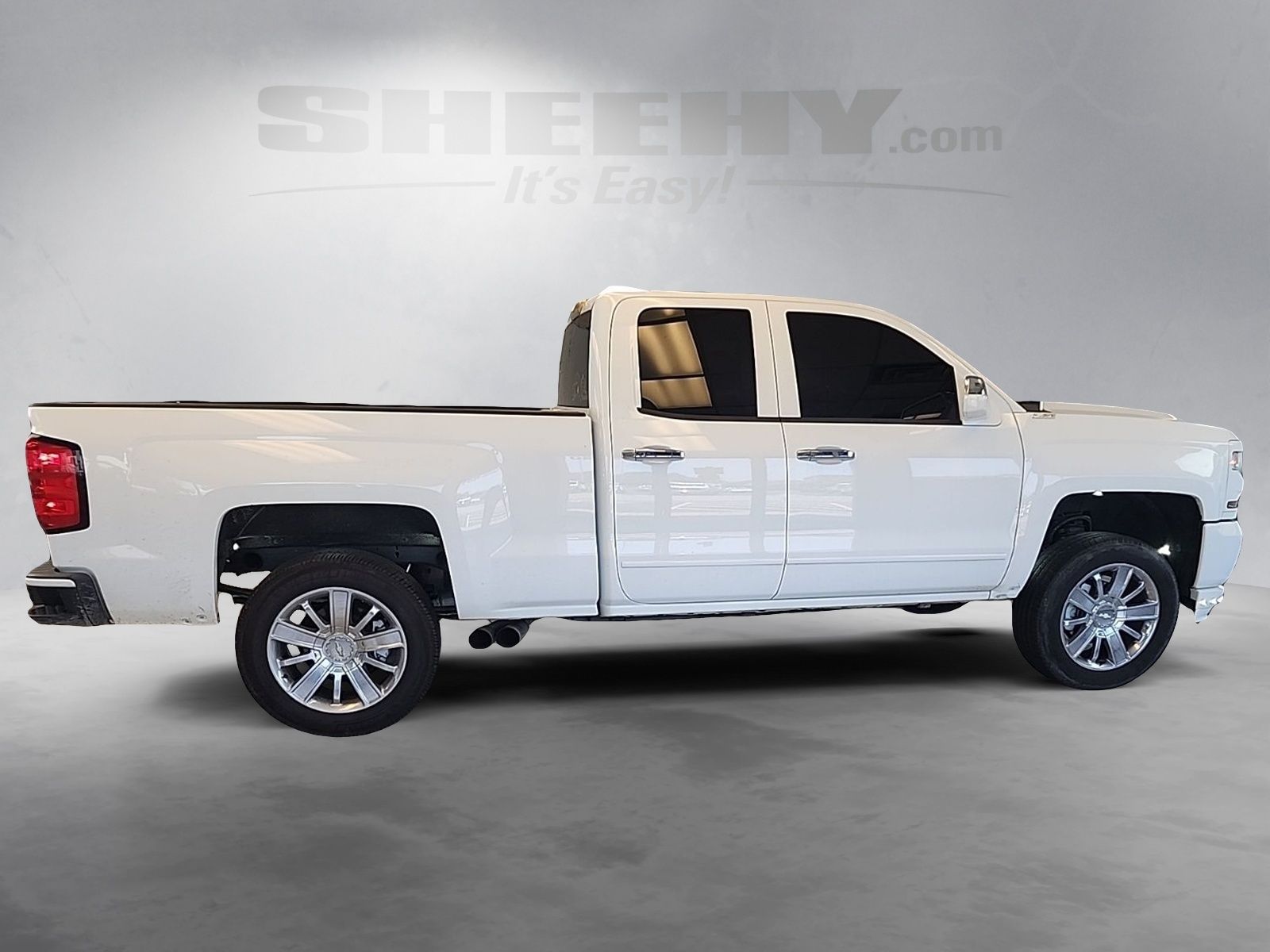 Used 2017 Summit White Chevrolet LT image 10