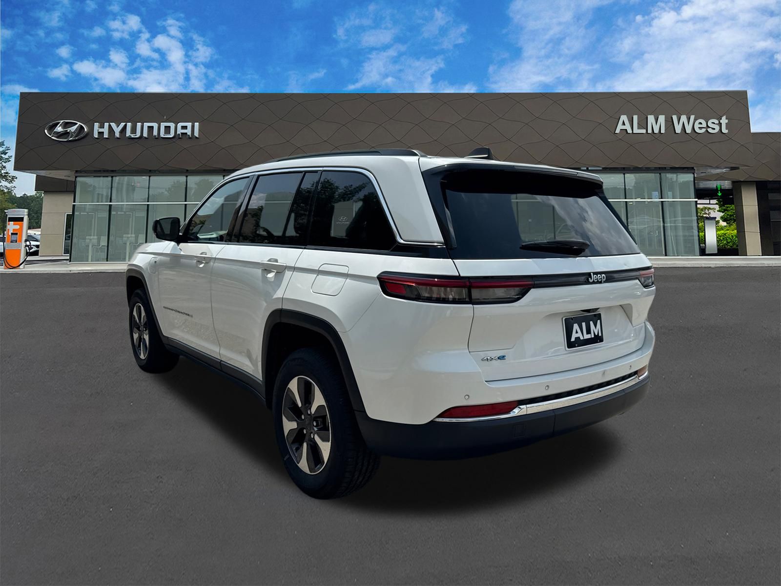 Used 2024 White Jeep 4xe image 7