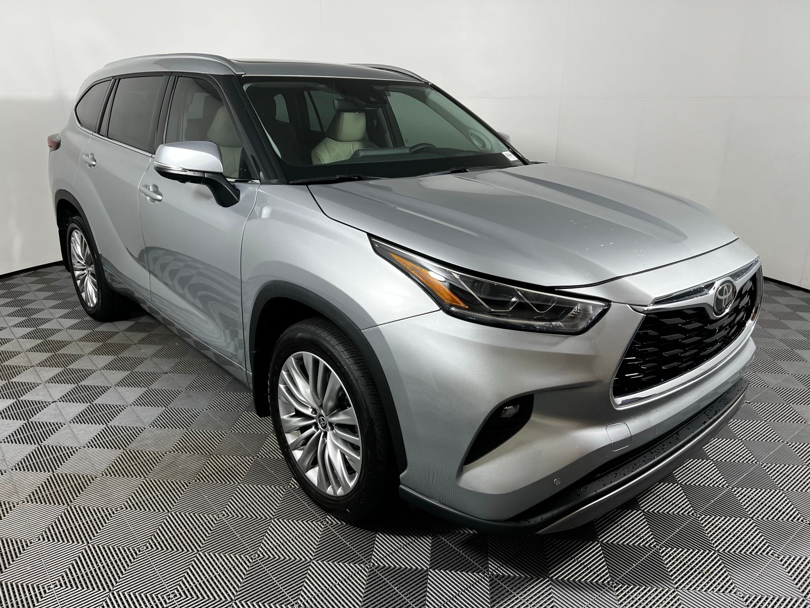 Thumbnail: 2024 Toyota Highlander - 3