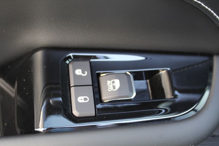 Used Car 2022 Jeep Grand Cherokee  Overland For Sale Under $40,000 In Austin, Texas