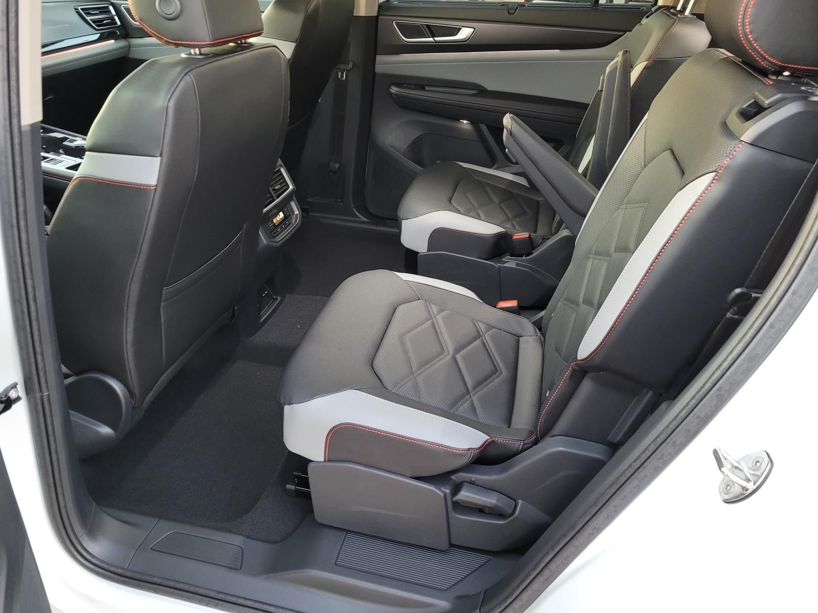 new 2026 Volkswagen Atlas car, priced at $44,639