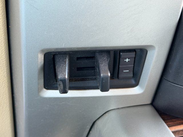 Used 2015 White Platinum Clearcoat Metallic Ford Lariat image 27