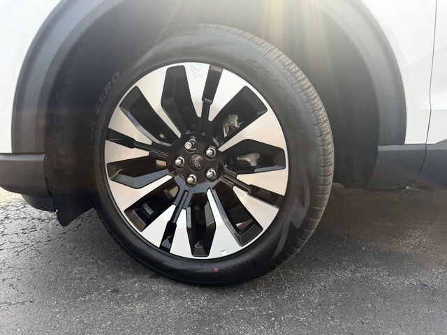 Star White Metallic Tri-Coat 2026 Ford Explorer SUV / Crossover All-Wheel Drive Automatic