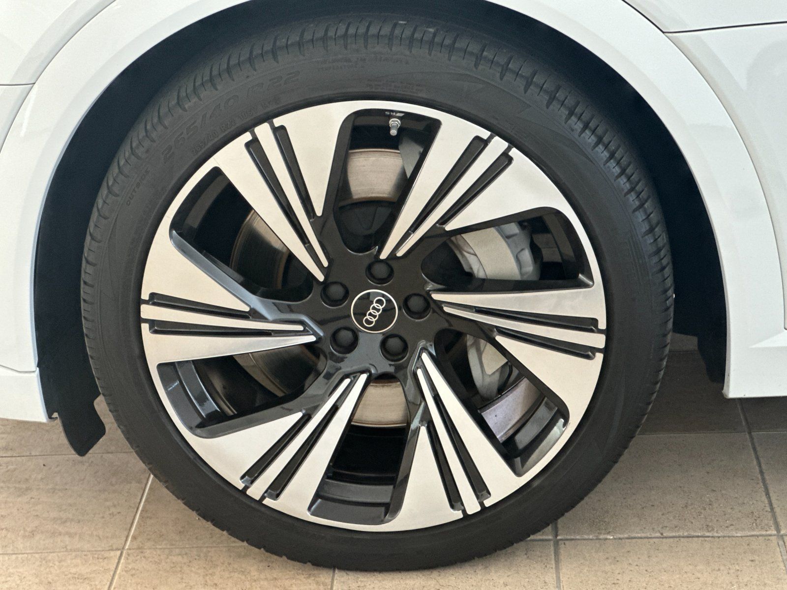 2024 Audi Q8 Sportback e-tron Prestige — full photo 24 of 27