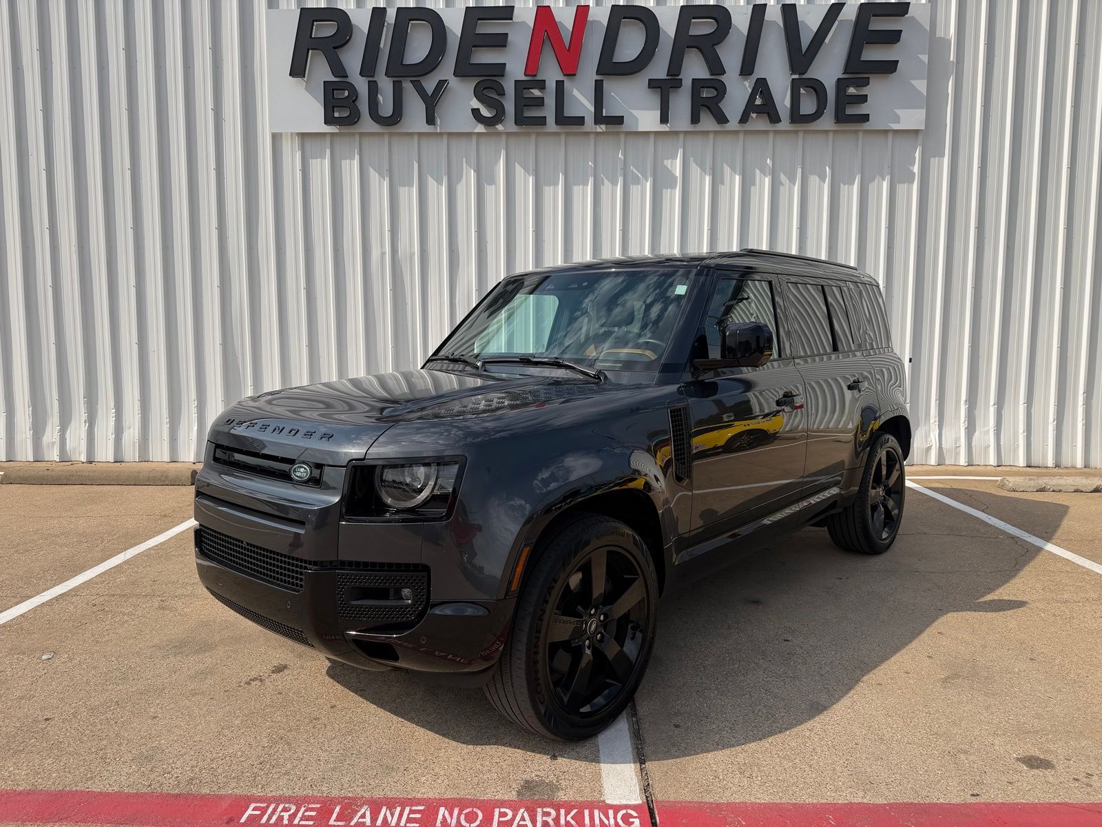  2024 Land Rover Defender 110 P400 X-Dynamic SE AWD   