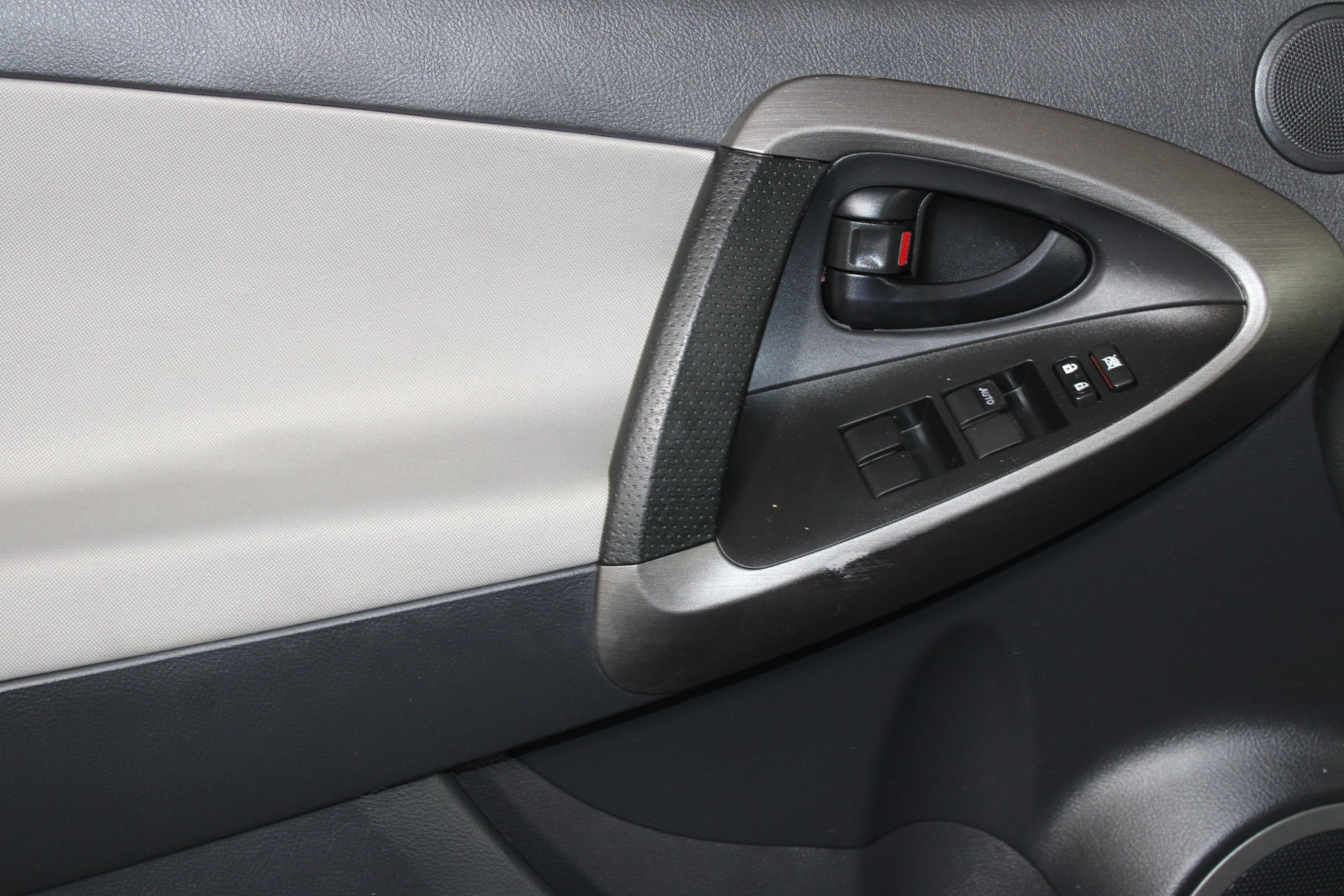 Used 2012 Red Toyota Base image 23