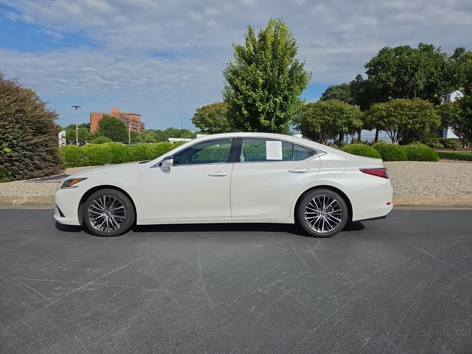 Used 2024 White Lexus 350 image 3