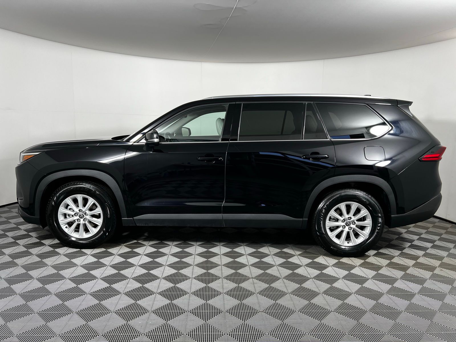 Thumbnail: 2025 Toyota Grand Highlander - 8