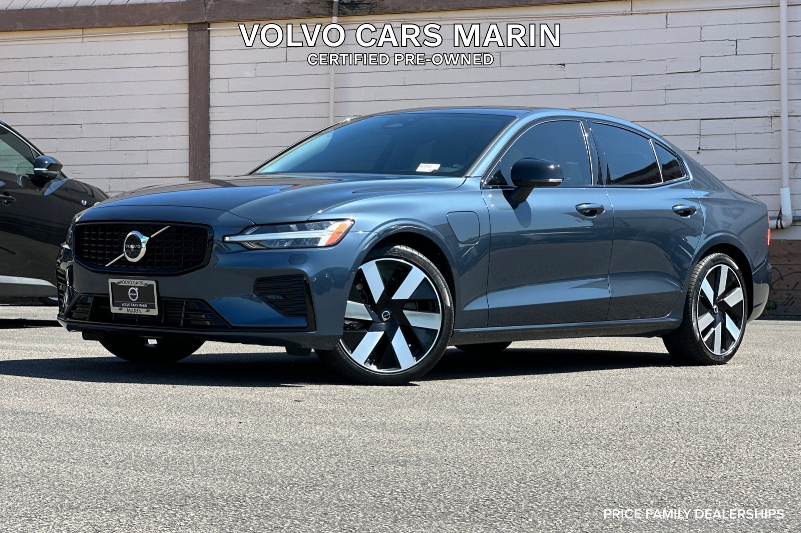 2024 Volvo S60 Recharge T8 Ultimate Dark Theme eAWD