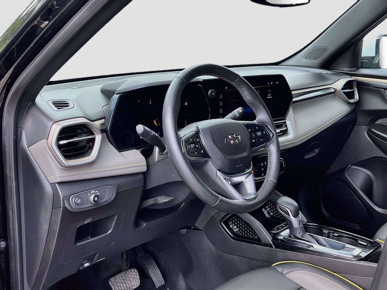Used 2025 Black Chevrolet ACTIV image 9