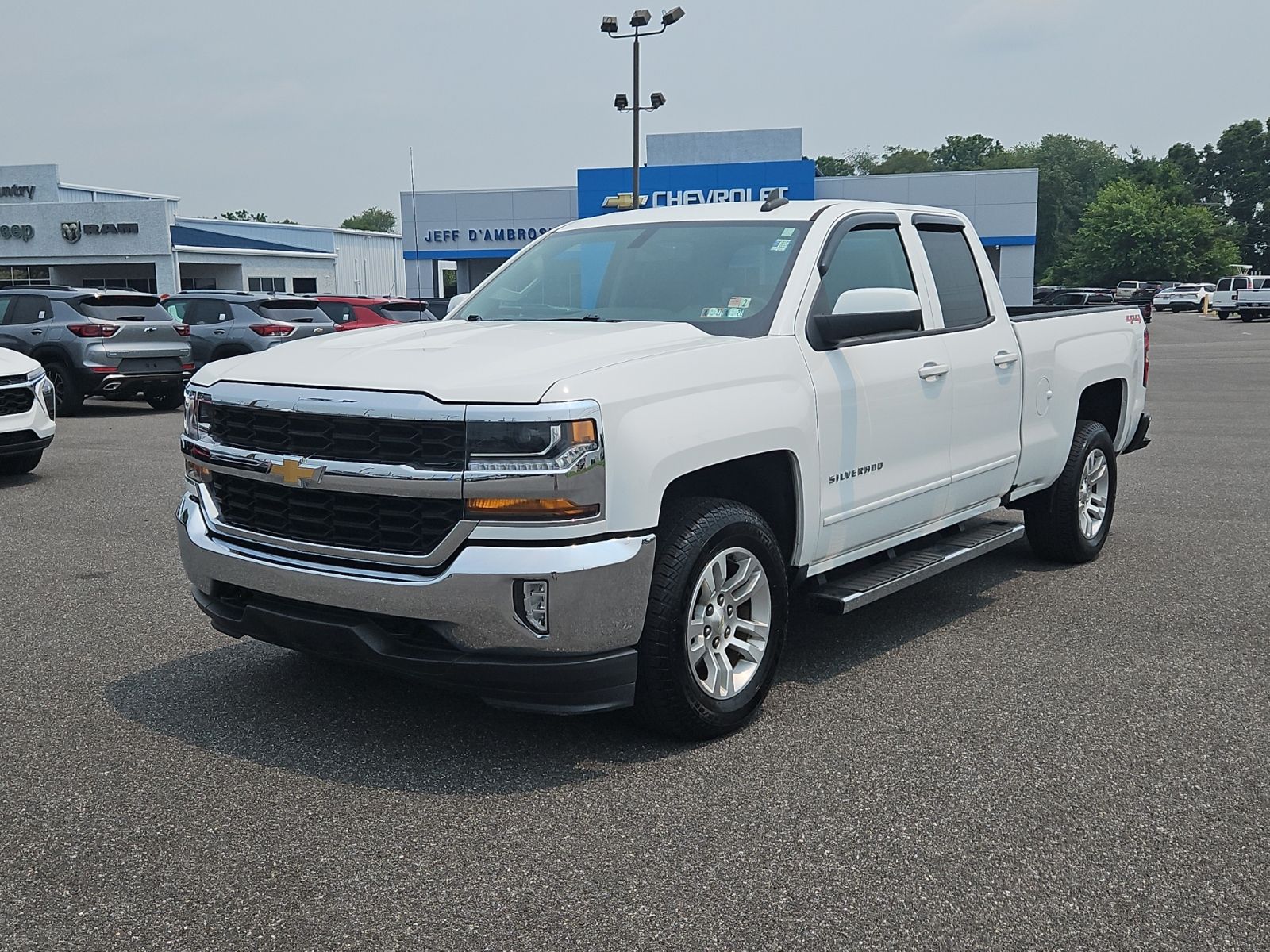 Summit White 2019 Chevrolet Silverado 1500 Pickup Truck Four-Wheel Drive 6-Speed Automatic Overdrive