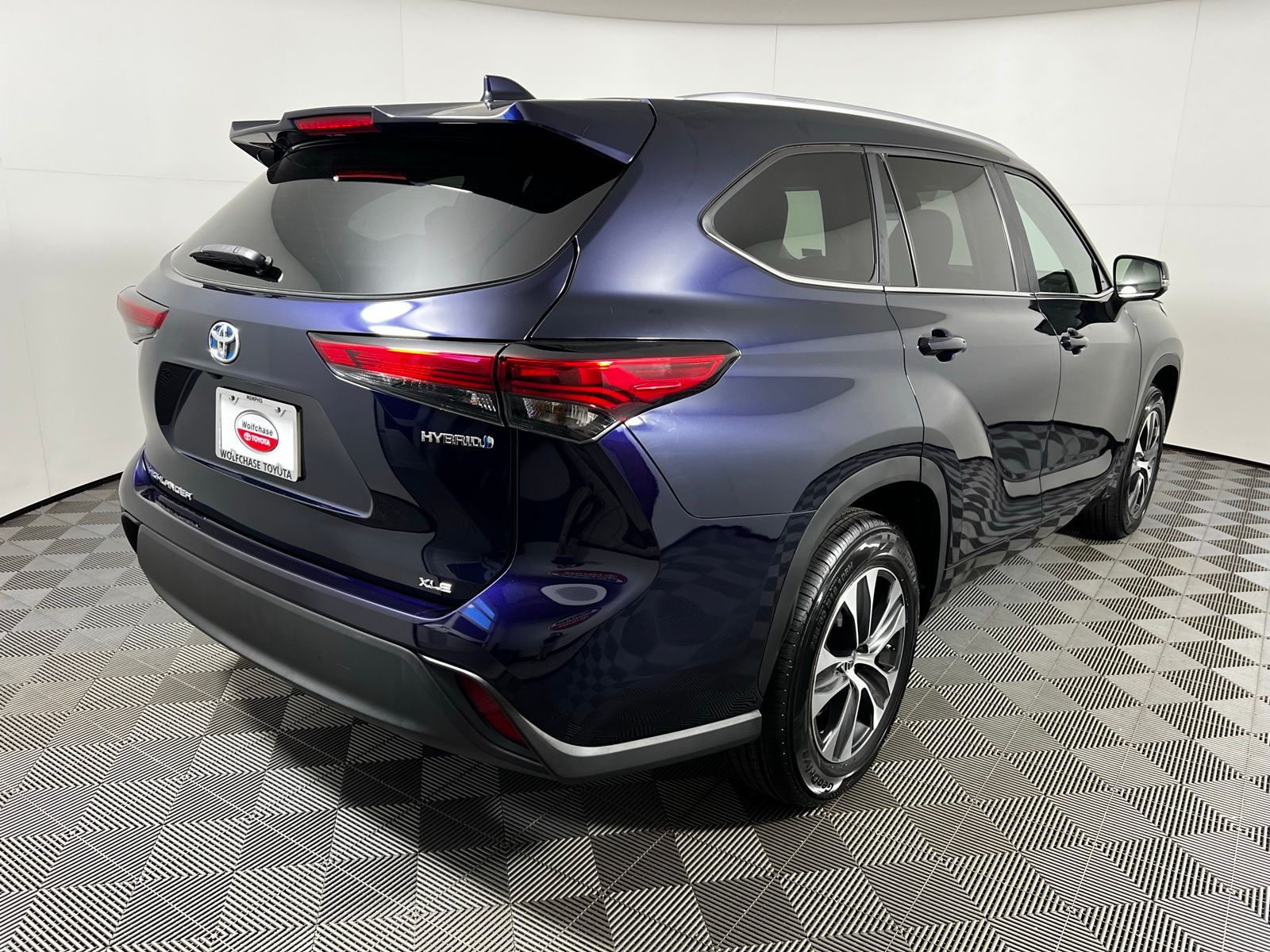 Thumbnail: 2023 Toyota Highlander - 5