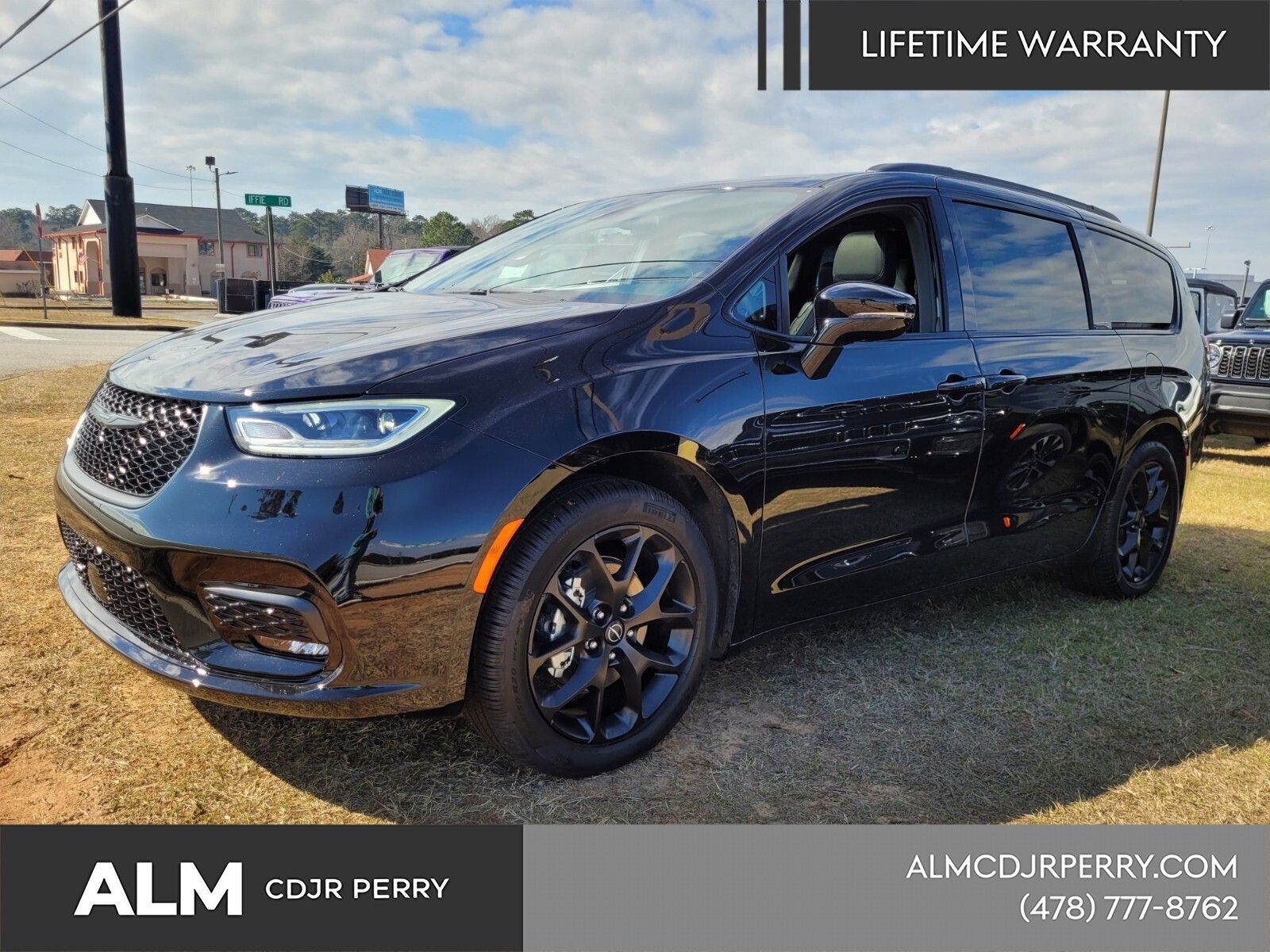 2026 Chrysler Pacifica Limited's photo
