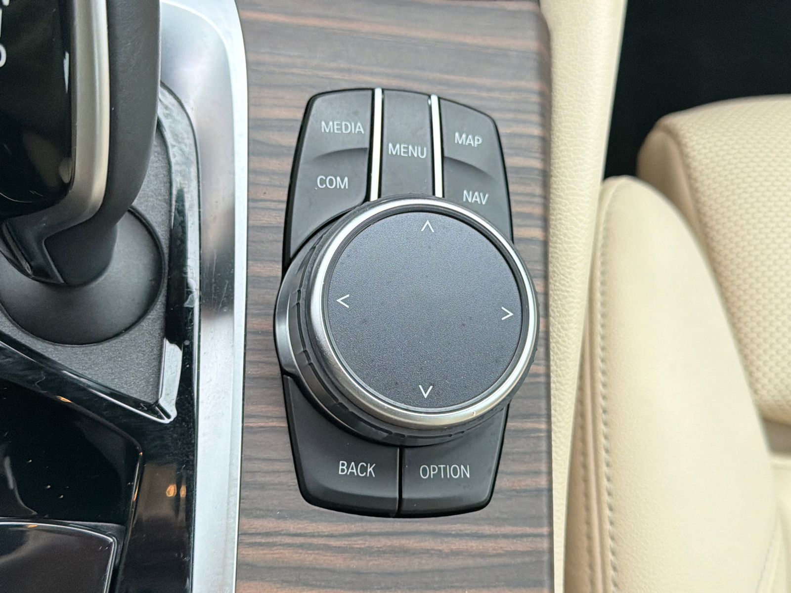 Used 2023 Alpine White BMW 540i xDrive image 21