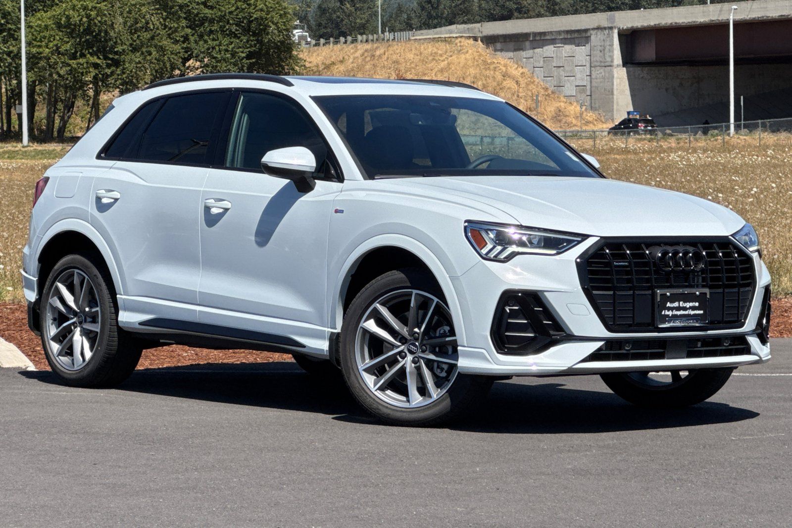 Glacier White 2025 Audi Q3 SUV / Crossover All-Wheel Drive 8-Speed Automatic