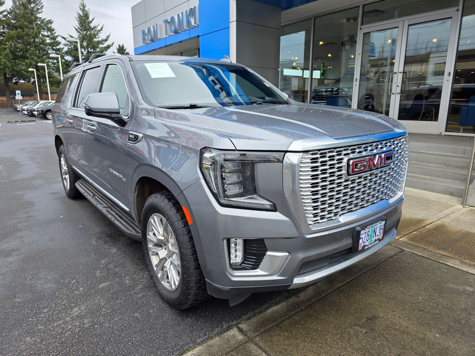 Gray (Satin Steel Metallic) 2022 GMC Yukon XL Denali 4WD SUV / Crossover Four-Wheel Drive