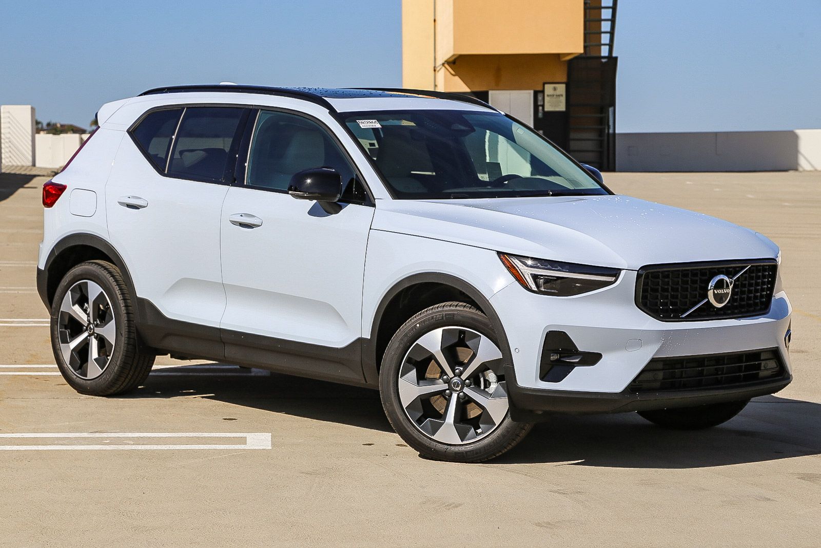 2026 Volvo XC40 B5 Plus Dark AWD's photo