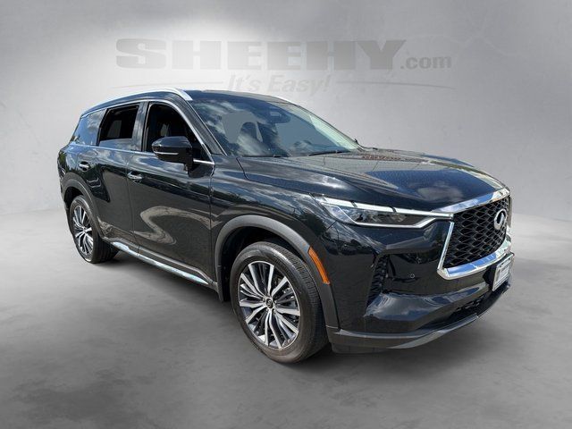 Used 2024 Black INFINITI Sensory image 2