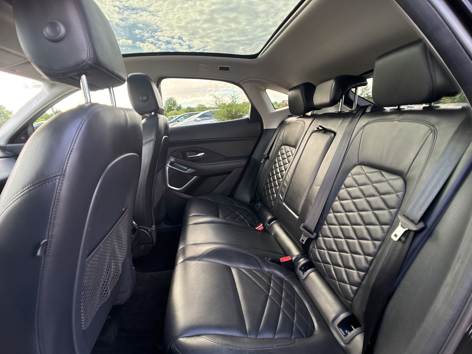 Used 2020  Jaguar SE image 6
