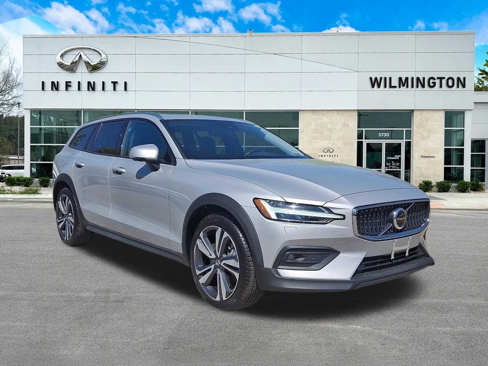 Silver Dawn Metallic 2025 Volvo V60 Cross Country B5 Plus AWD Wagon All-Wheel Drive Automatic
