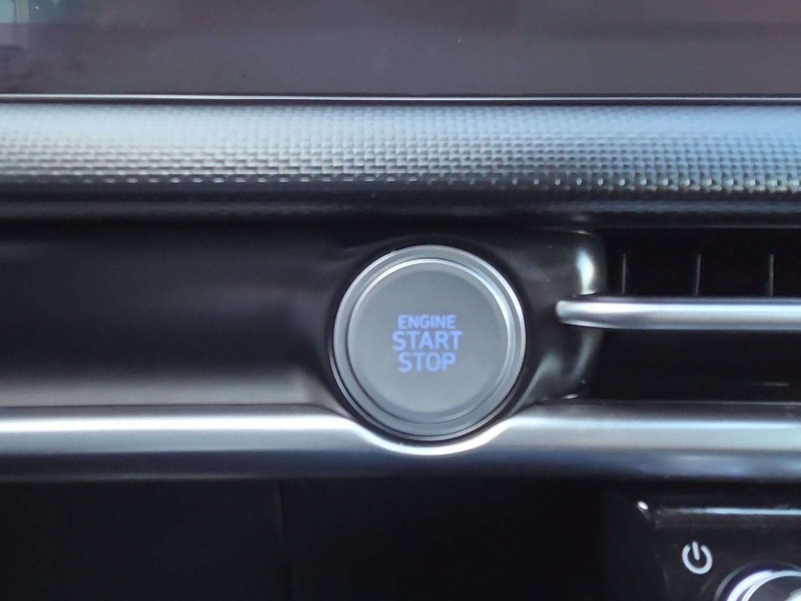 Used 2025 Green Hyundai SEL image 31