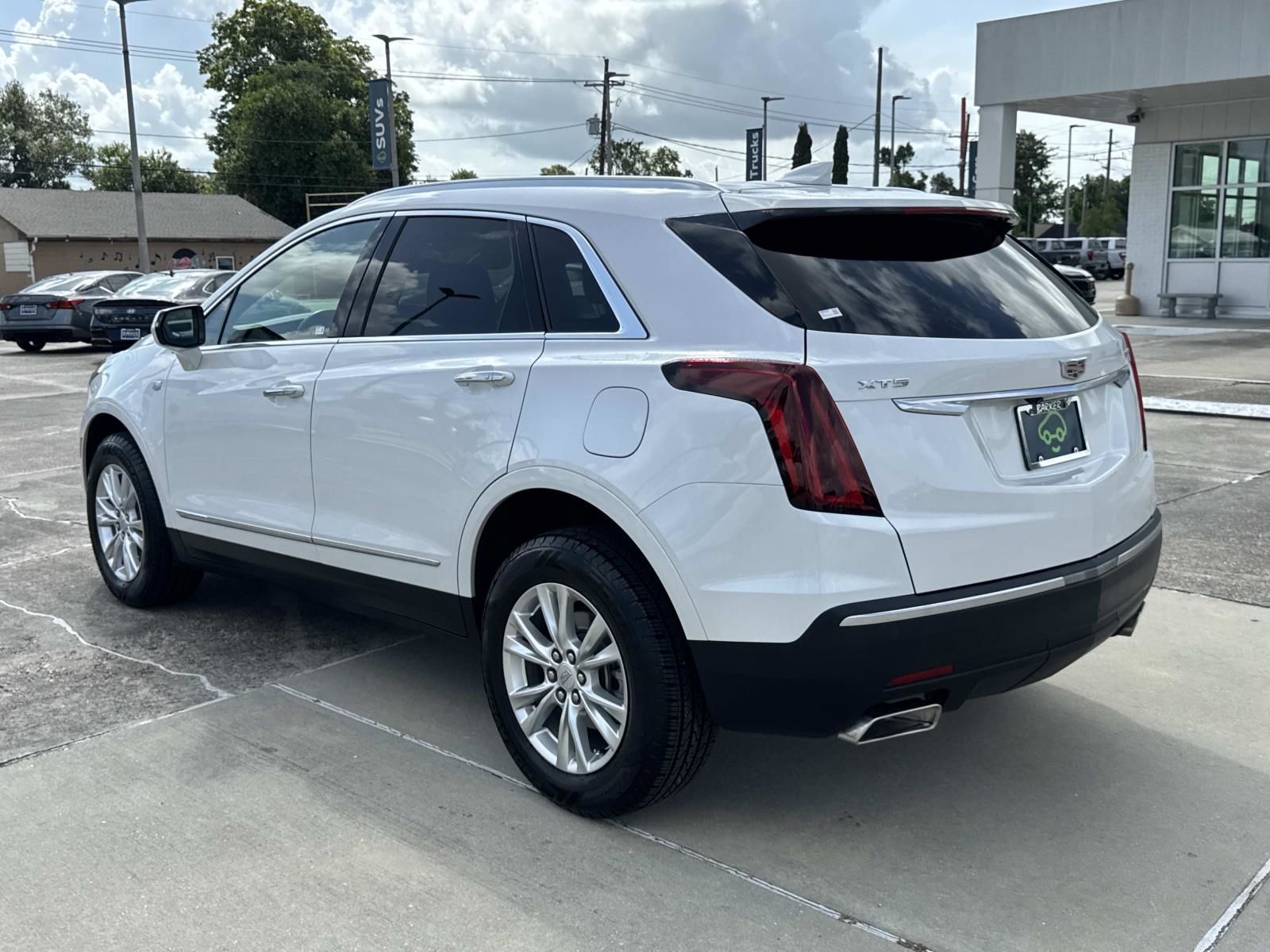 View vehicle photo 6