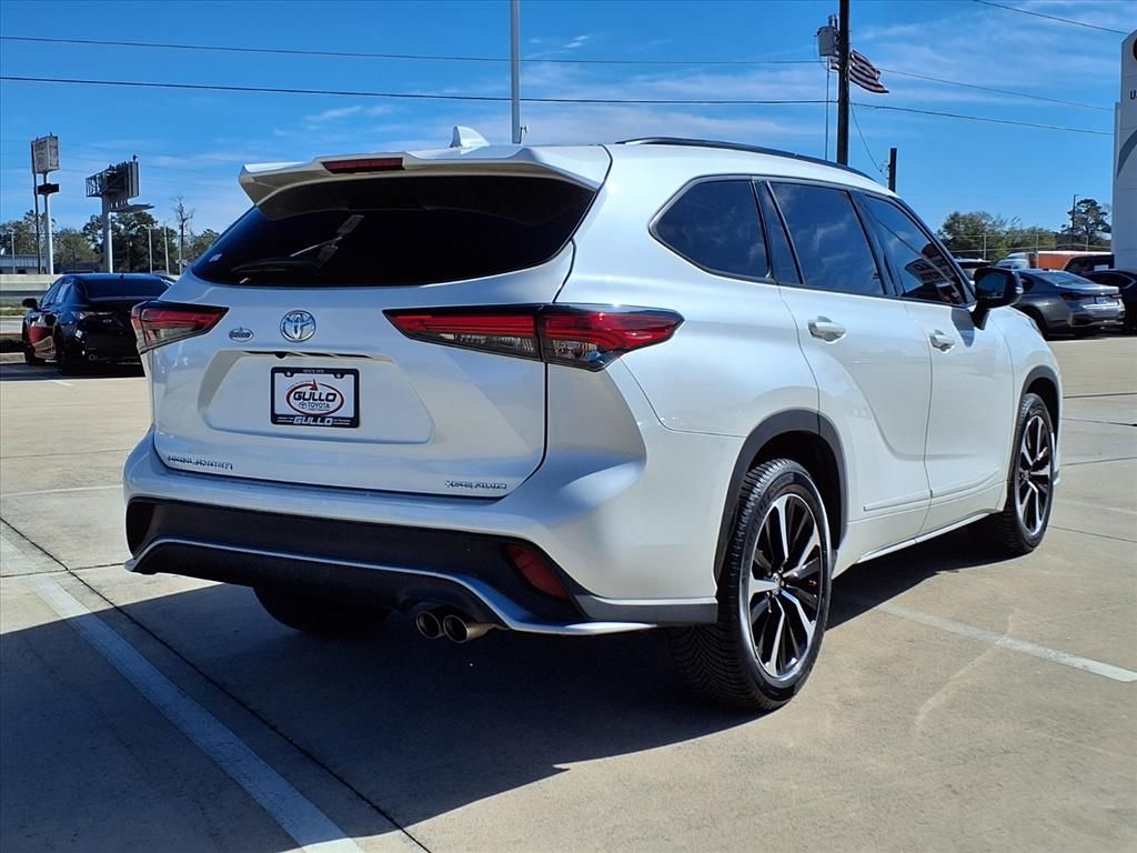 2021 Toyota Highlander XSE White at Autostrade