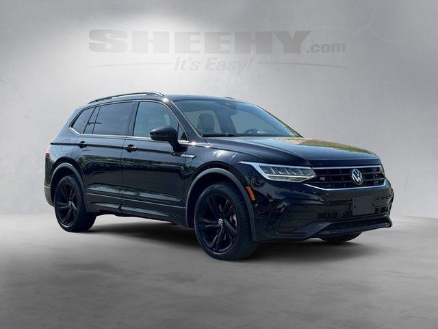 Used 2023 Black Volkswagen 2.0T SE R-Line Black image 2
