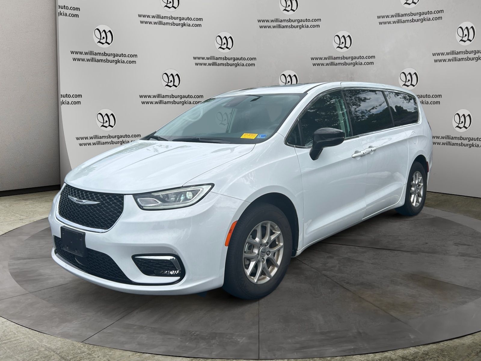 2024 Chrysler Pacifica Touring L