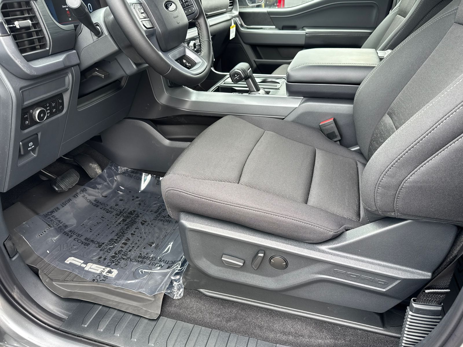 New 2025 Iconic Silver Metallic Ford XLT image 10