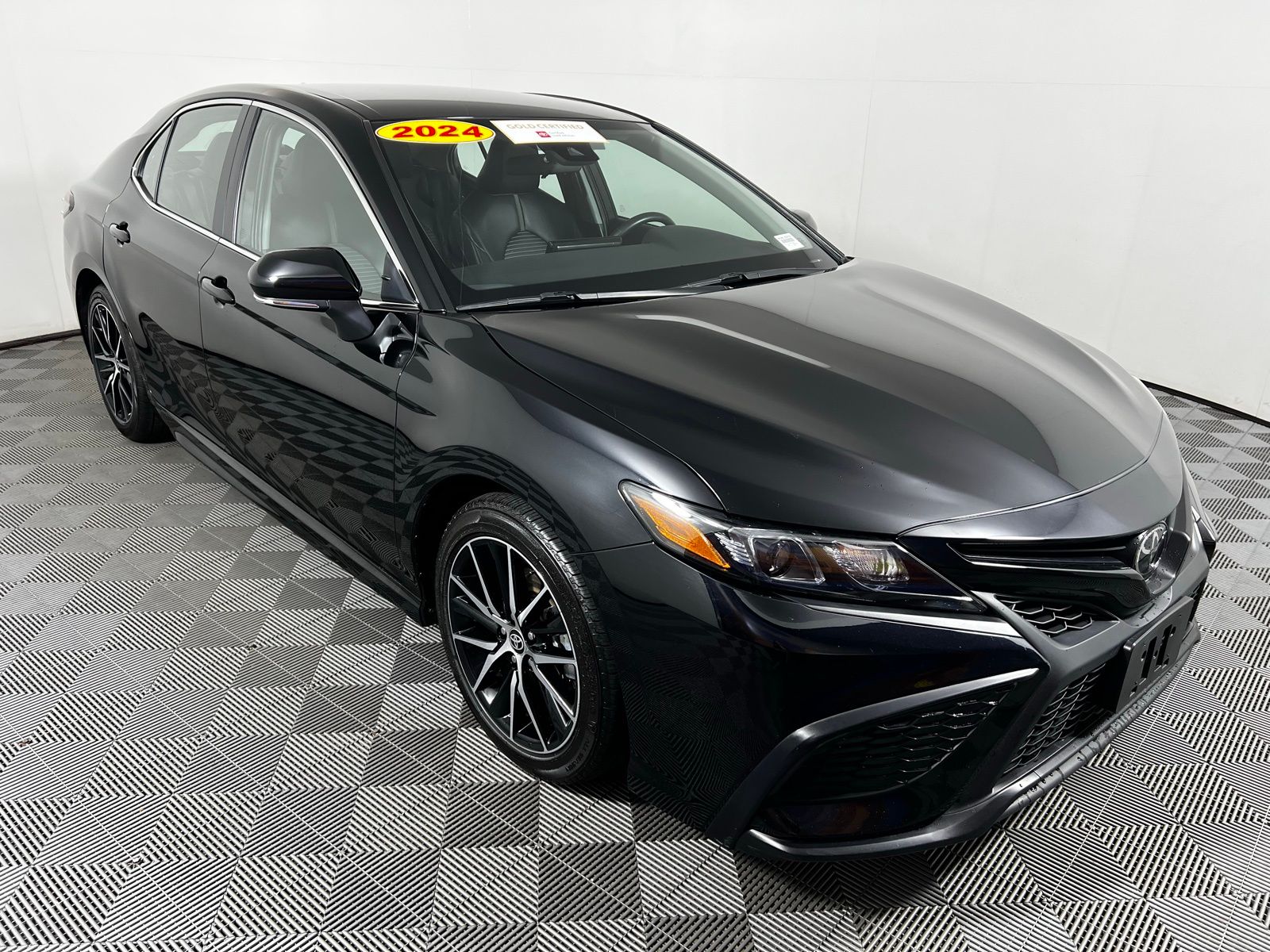 2024 Toyota Camry SE 3