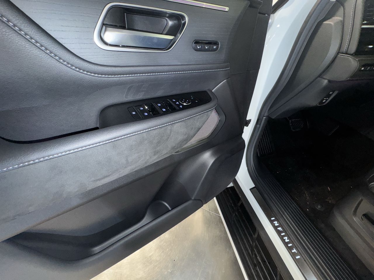 2025 Infiniti QX80 Sensory photo 17