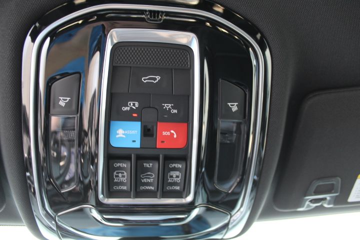 Used Car 2022 Jeep Grand Cherokee  Overland For Sale Under $40,000 In Austin, Texas