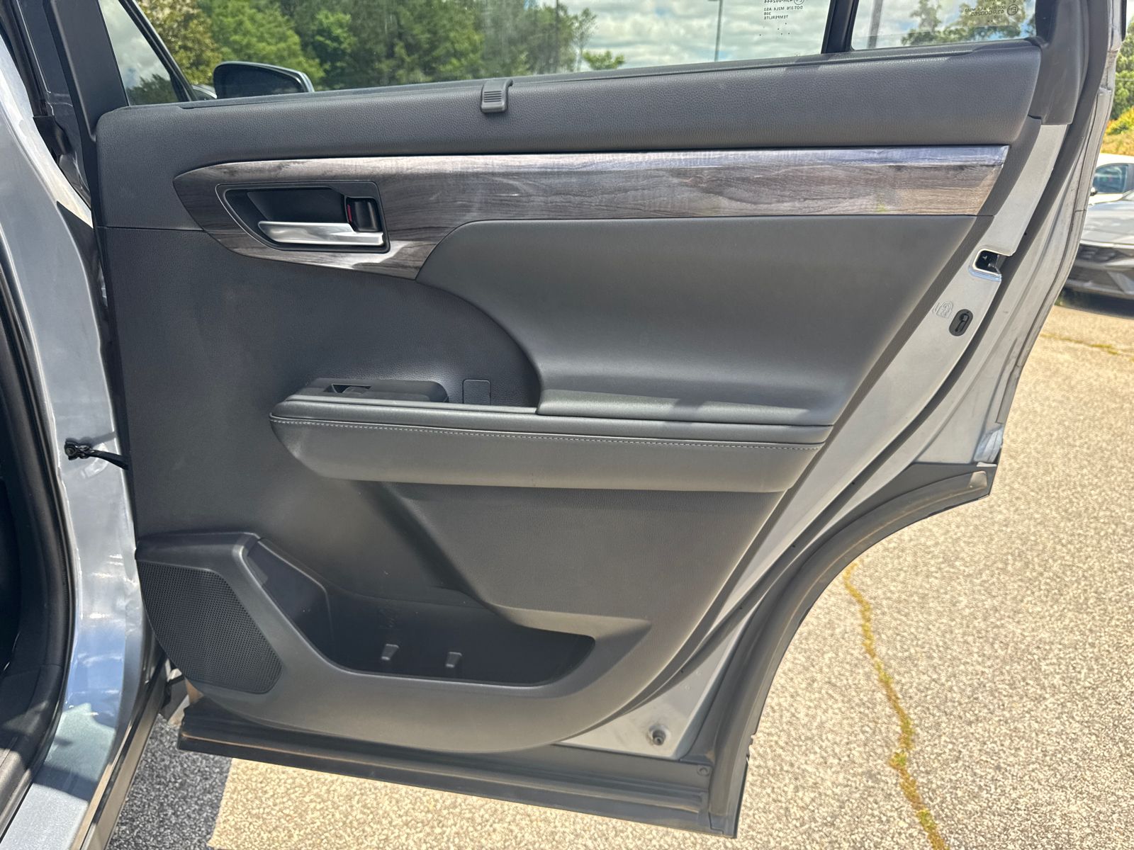 Used 2021  Toyota Platinum image 16