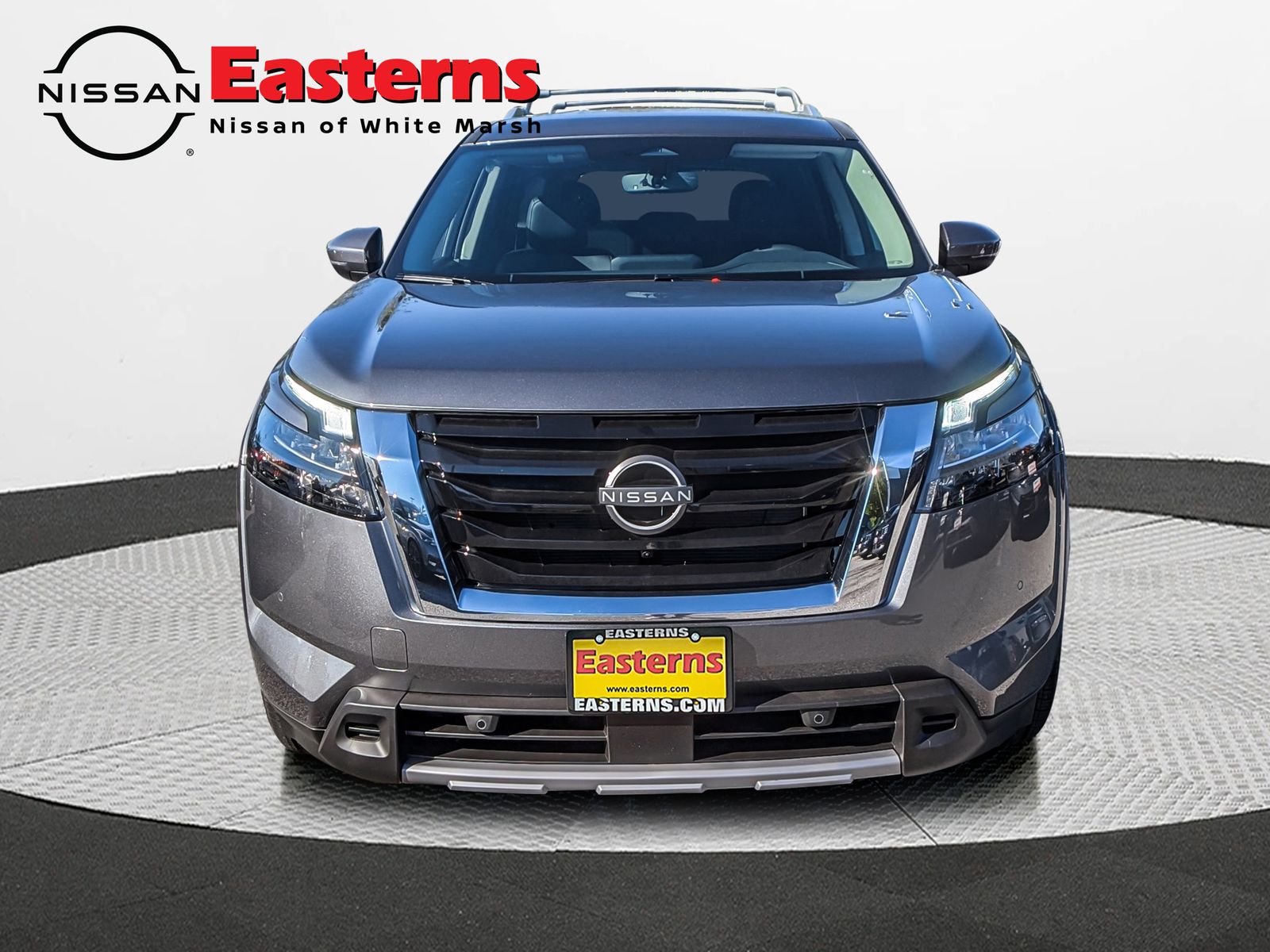 2025 Nissan Pathfinder SL photo 2