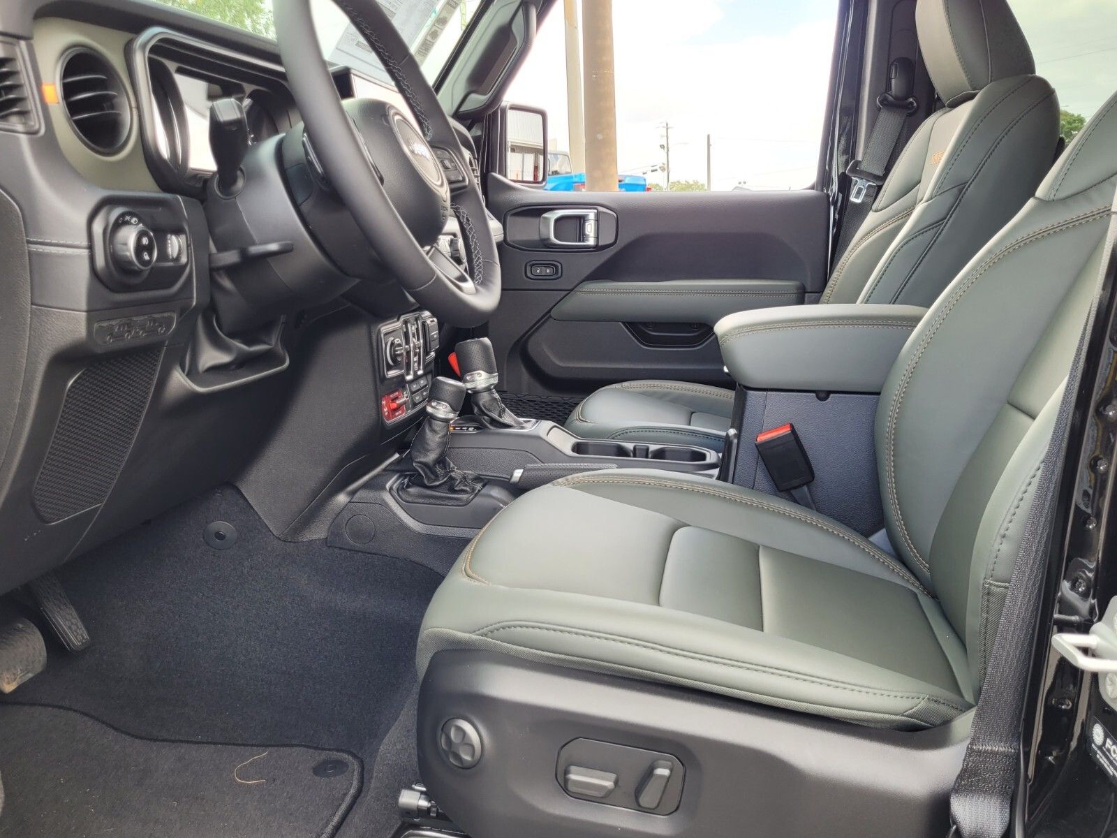 2025 Jeep Gladiator Mojave photo 2