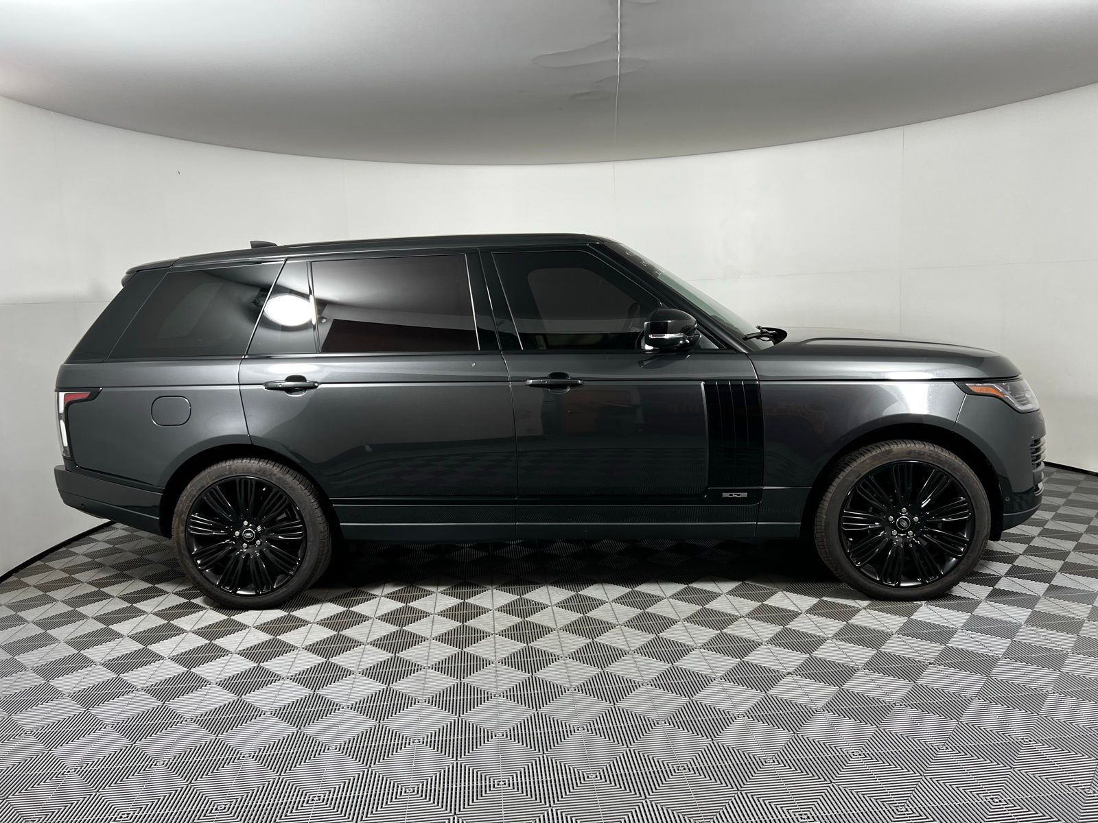Thumbnail: 2021 Land Rover Range Rover - 4