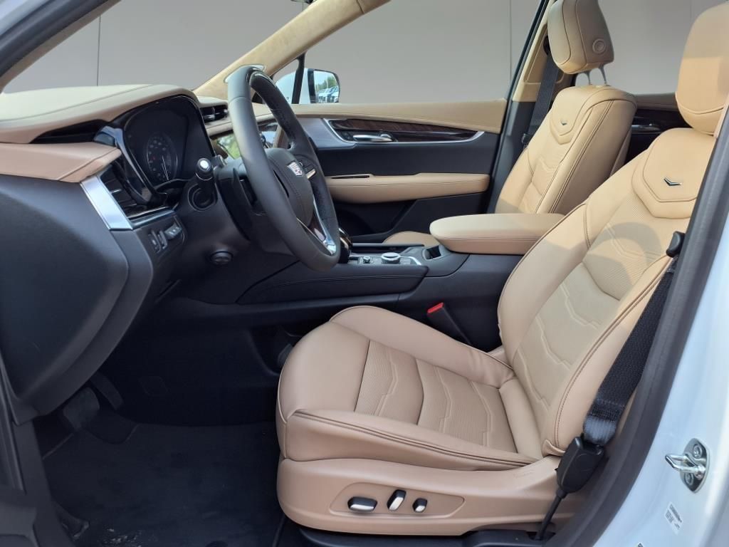 2025 Cadillac XT6 Premium Luxury White at Bayway Cadillac of The Woodlands