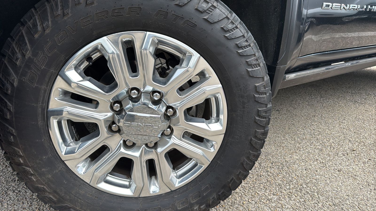 Used 2023 Green GMC Denali image 29