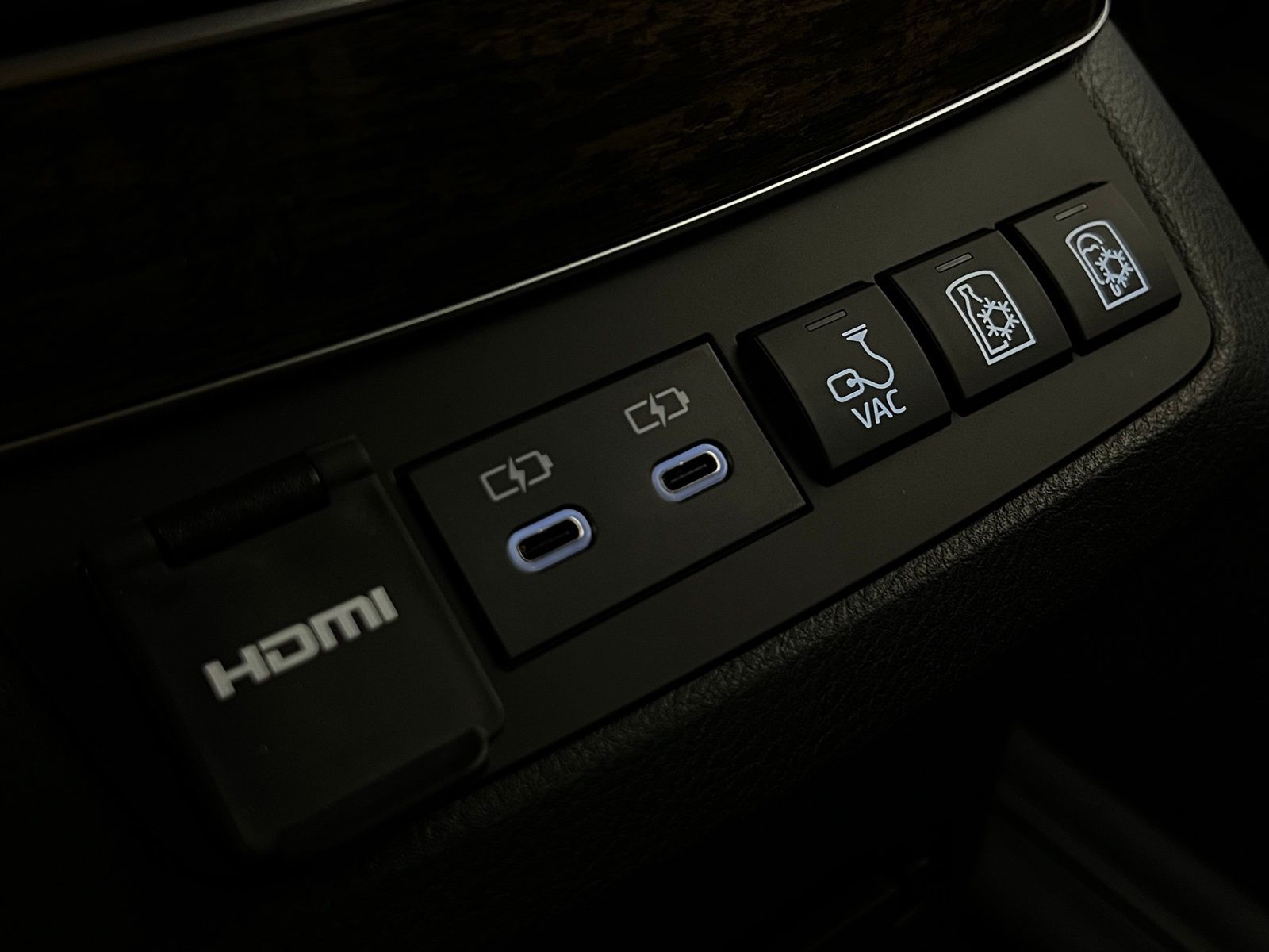 2025 Toyota Sienna Platinum 23