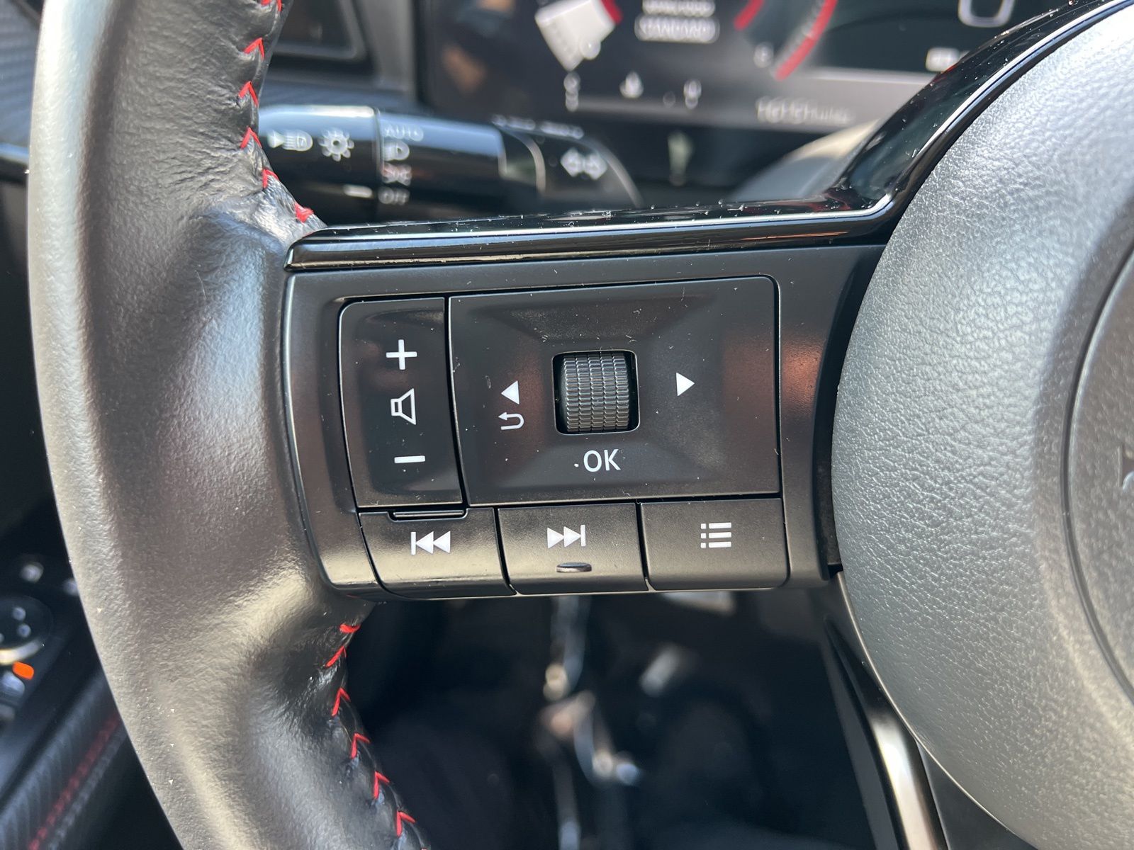 Used 2025 White Nissan SR image 24