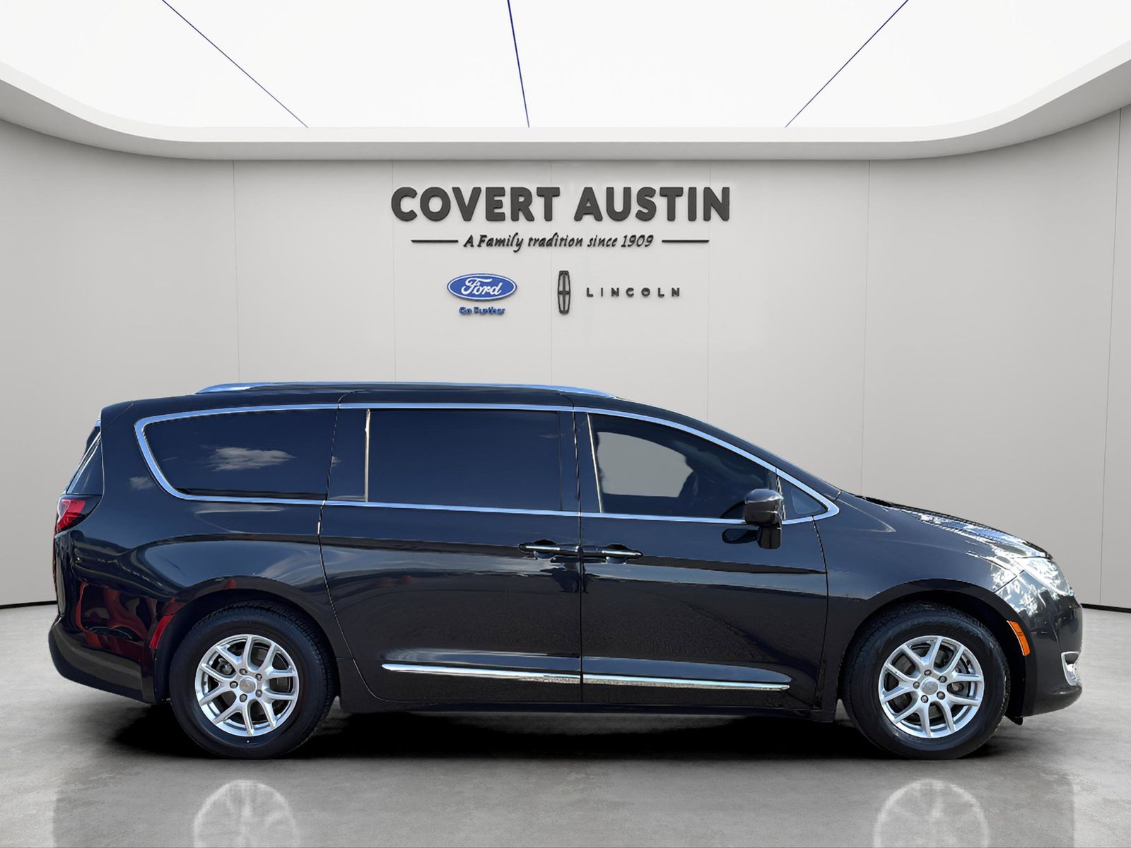 Used Car 2020 Chrysler Pacifica  Touring L For Sale Under $20,000 In Austin, Texas